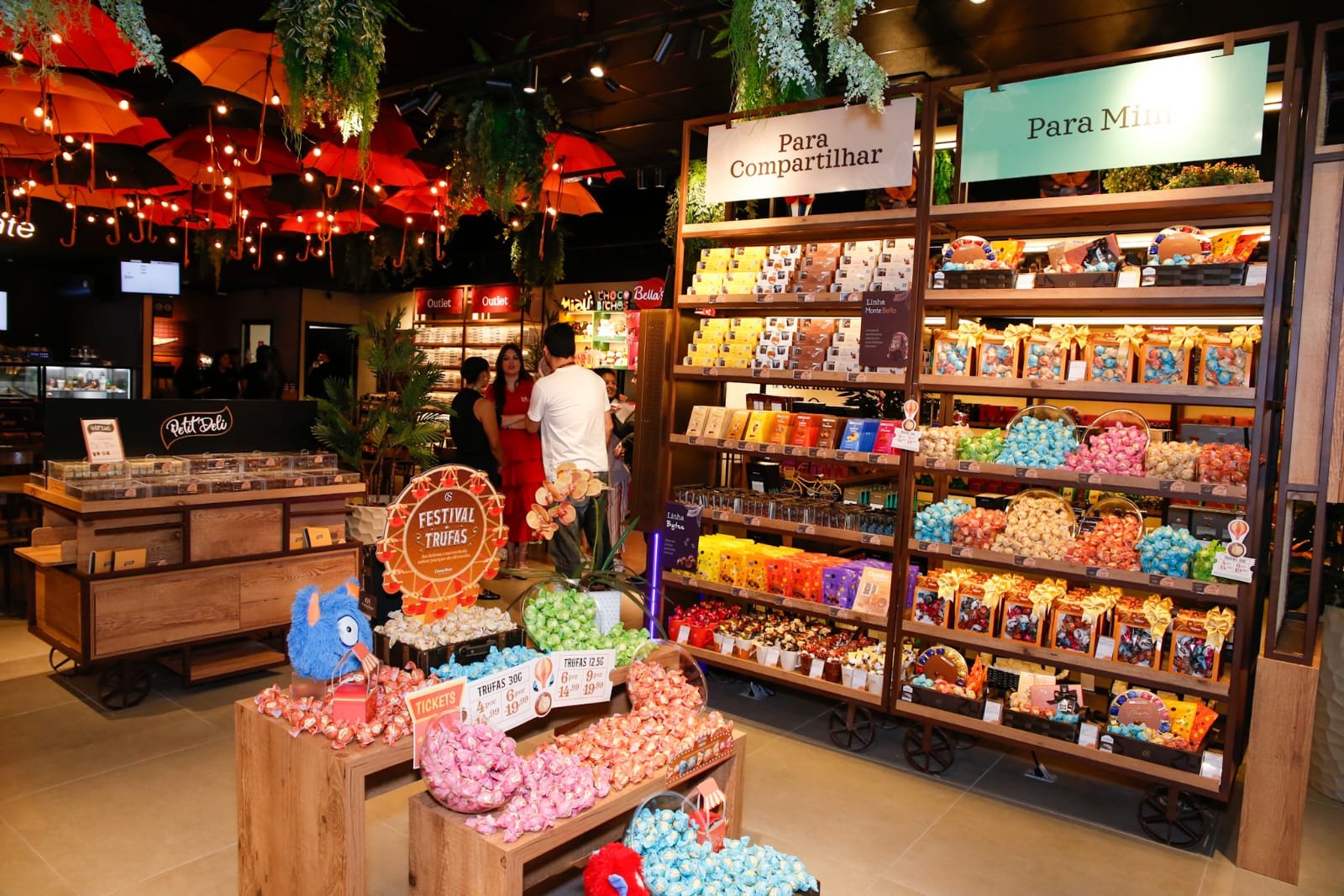 Foco na experi&ecirc;ncia: gigante do chocolate inaugura mega loja no ES