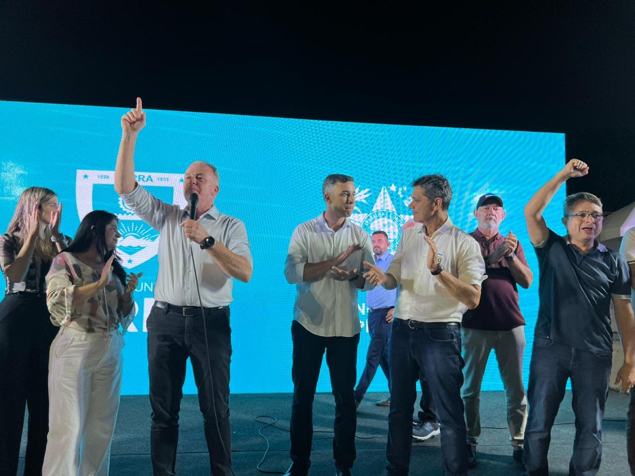 Governo do Estado entrega obras do Bin&aacute;rio de Feu Rosa, na Serra