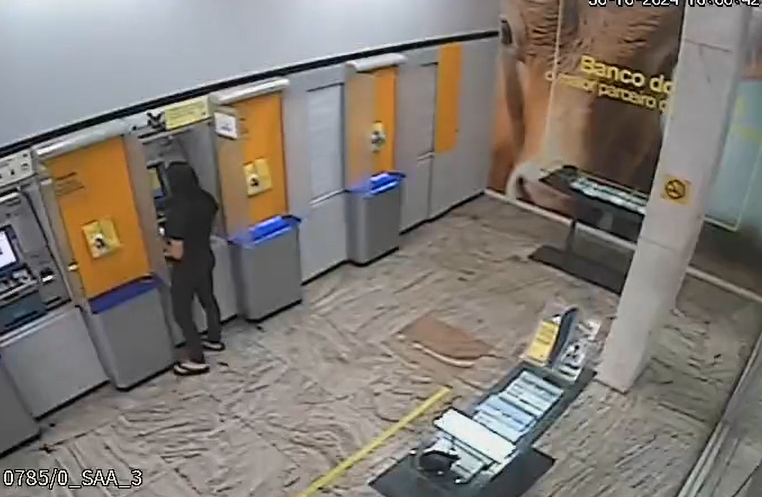 Funcion&aacute;ria de financeira &eacute; presa por enganar e sacar dinheiro de idosos no ES