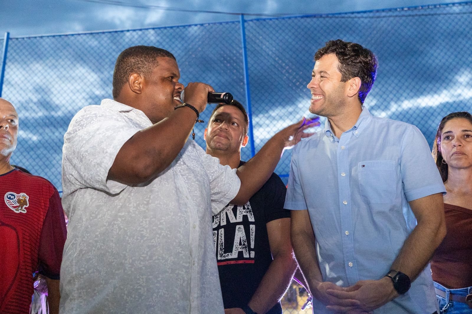 Prefeito Arnaldinho Borgo, o secret&aacute;rio de Esporte Anadelso Pereira e Thiag&atilde;o do Ibes entregam Campo do 138 revitalizado e comunidade comemora mais uma conquista em Vila Velha