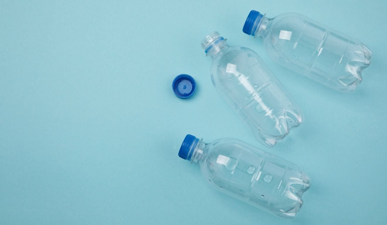 Garrafas pl&aacute;sticas podem virar medicamento para Parkinson, diz estudo