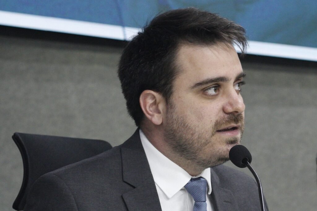 C&acirc;mara de Vit&oacute;ria aprova reajuste parcelado a servidores e secret&aacute;rios