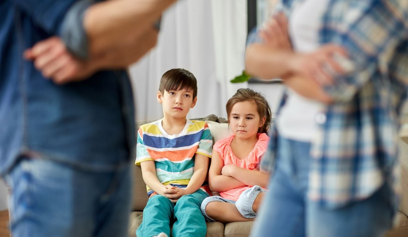 &Oacute;rf&atilde;os de pais vivos: a aus&ecirc;ncia que ningu&eacute;m v&ecirc;