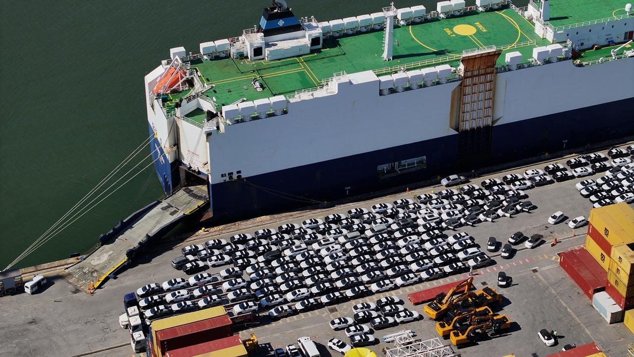 Carros importados em porto de Vila Velha: Nas importa&ccedil;&otilde;es, ve&iacute;culos autom&oacute;veis de passageiros somaram US$ 260 milh&otilde;es (26,1%). Cr&eacute;dito: Thiago Soares