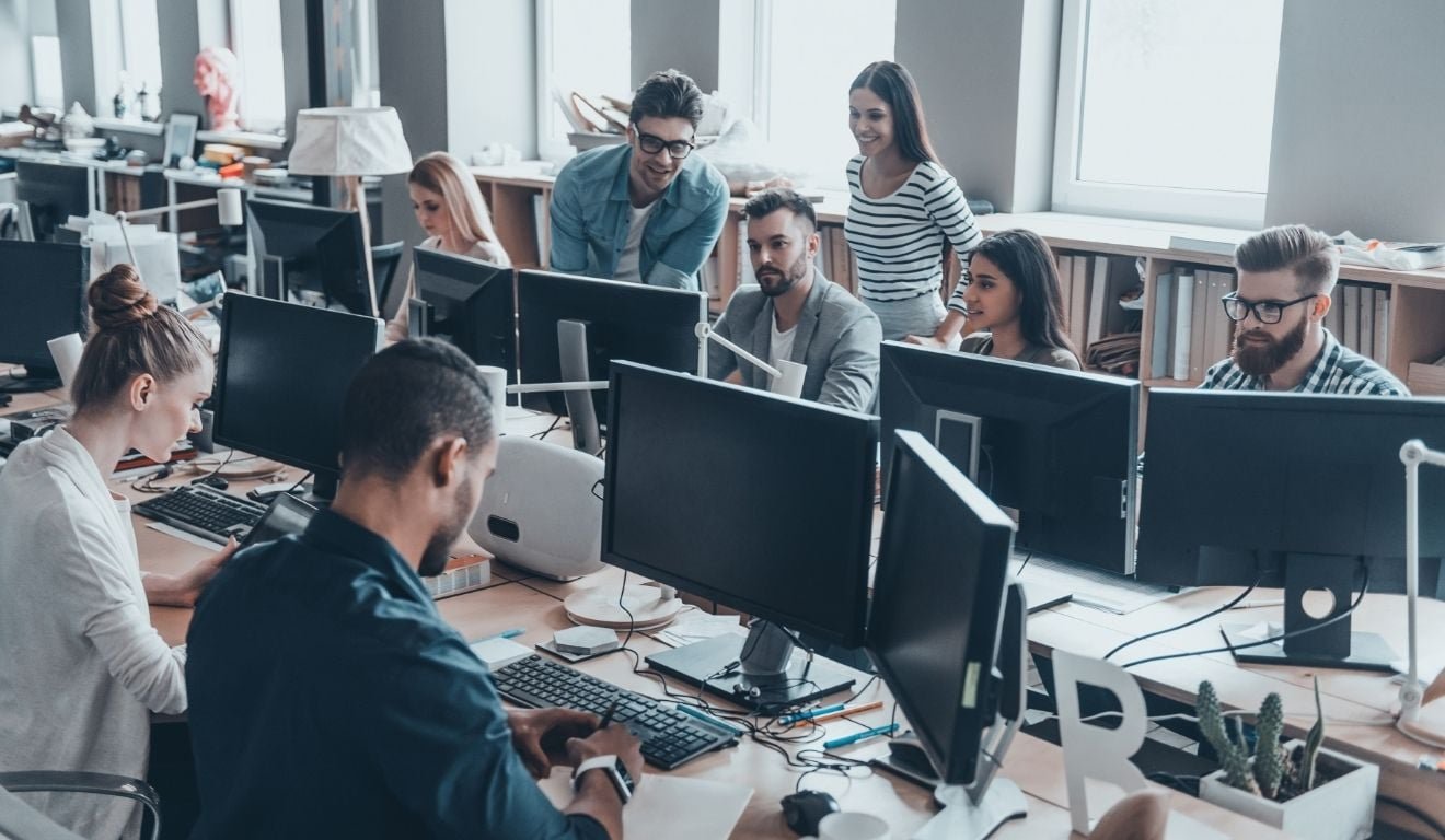 Quantas horas extras o trabalhador pode fazer por m&ecirc;s? Entenda o que diz a lei