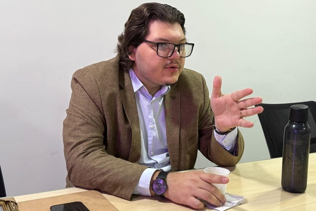 J&uacute;nior Corr&ecirc;a assume a prefeitura e fica de fora das elei&ccedil;&otilde;es