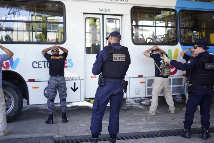Efetivo da Guarda de Vit&oacute;ria recebe curso de abordagem a &ocirc;nibus