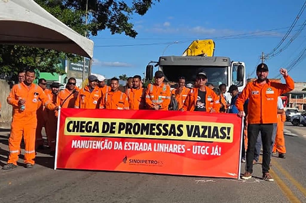 Petroleiros protestam contra estrada prec&aacute;ria at&eacute; UTGC em Linhares