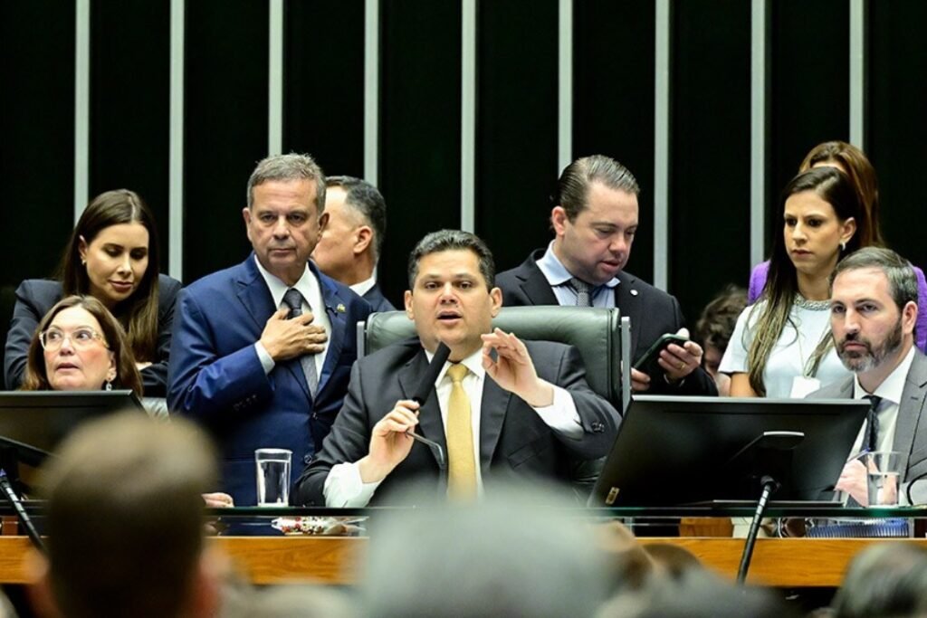 Veto &agrave; dosimetria &eacute; derrubado com apoio majorit&aacute;rio de capixabas