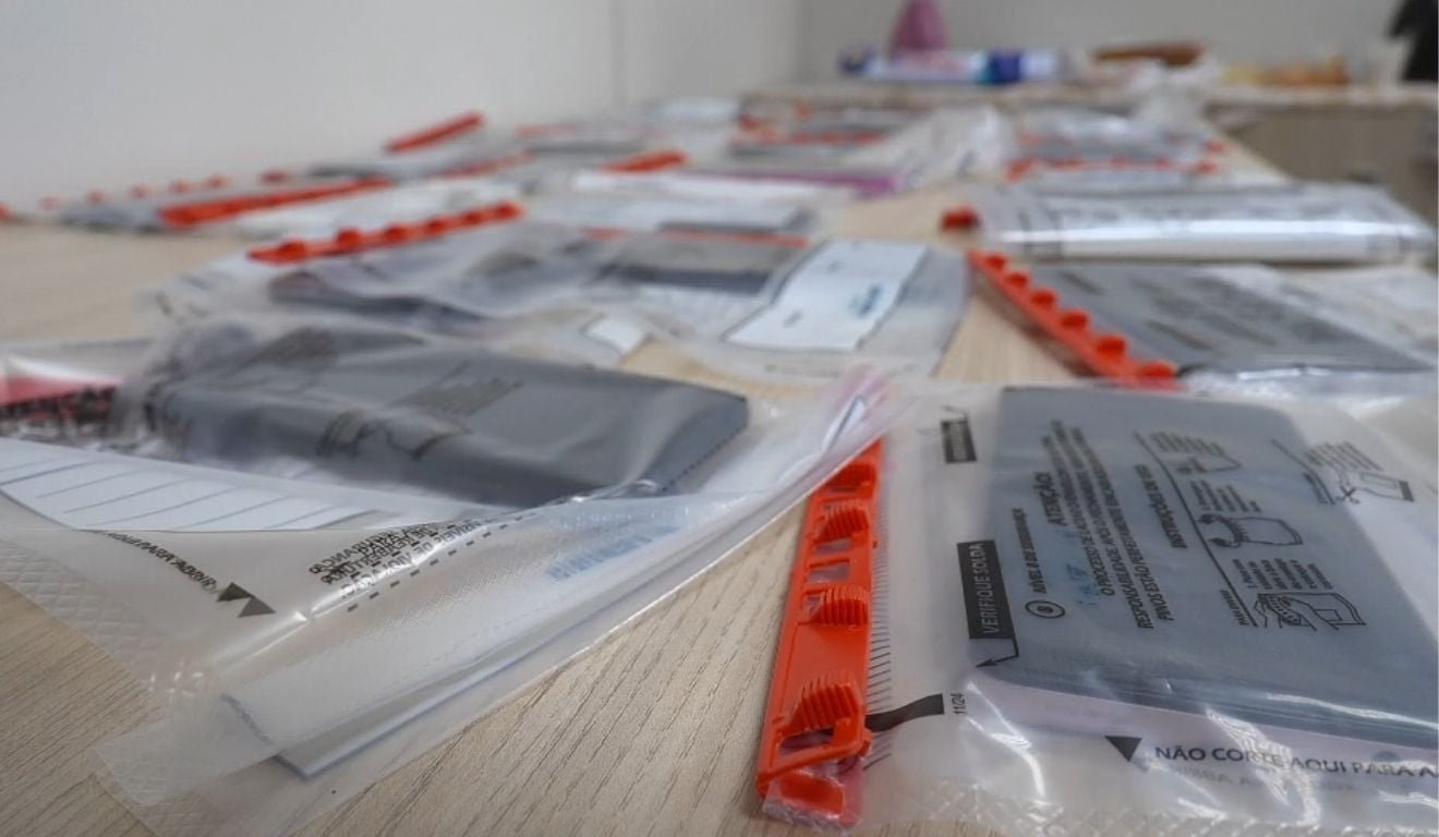 Pol&iacute;cia recupera celulares roubados e intima 700 pessoas no ES