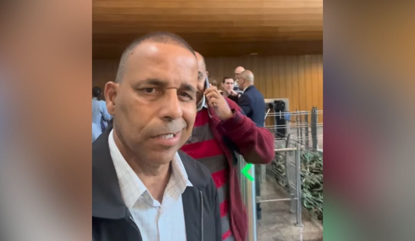 Juninho aparece caminhando ap&oacute;s retirada de tumor e anuncia volta ao ES