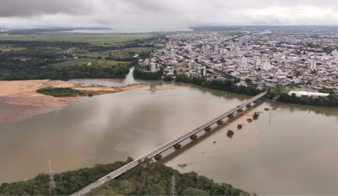 Corpo em decomposi&ccedil;&atilde;o &eacute; encontrado preso a draga no Rio Doce, em Colatina