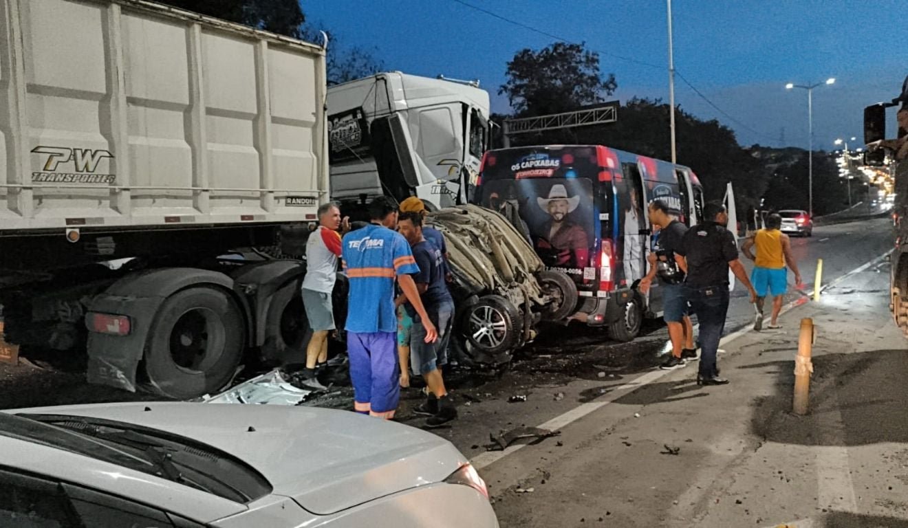 Motorista de carreta segue preso ap&oacute;s trag&eacute;dia em engavetamento na BR-101