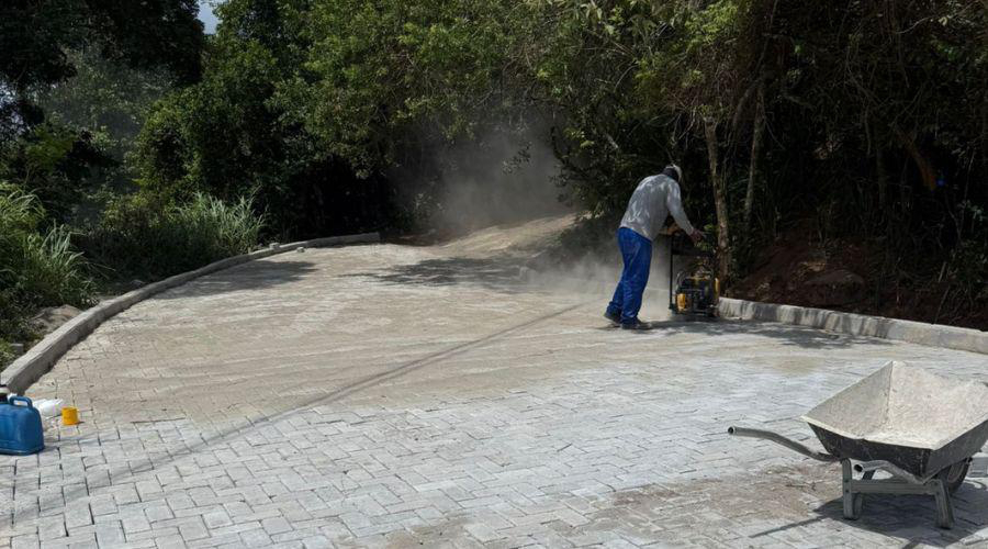 Obras no Morro do Moreno avan&ccedil;am e prefeitura realiza reuni&atilde;o de acompanhamento