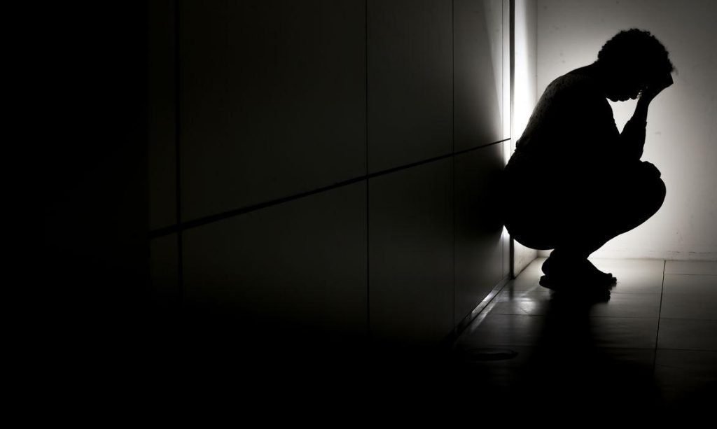 Com 2,4 milh&otilde;es de docentes no pa&iacute;s, reta final do semestre exp&otilde;e sobrecarga al&eacute;m da sala de aula