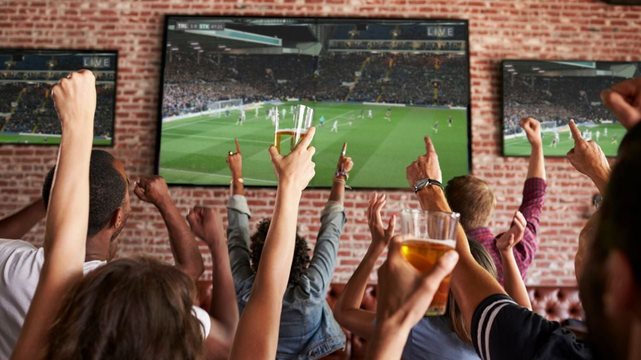 Cerveja e tel&atilde;o: roteiro de bares para ver os jogos do Brasil na Copa
