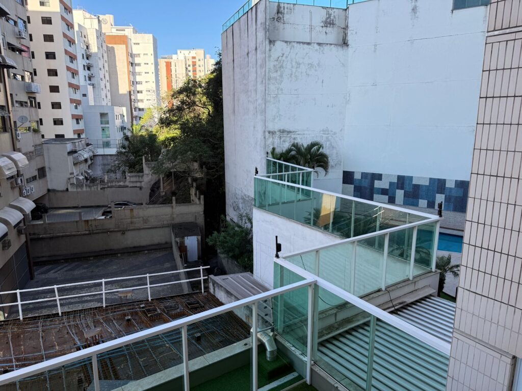 Moradores denunciam obra em pr&eacute;dio de luxo na Praia do Canto
