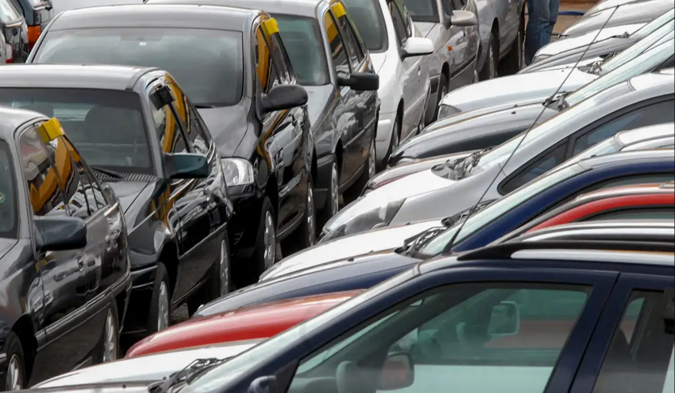 Carros em concession&aacute;ria Foto: Marcello Casal Jr./Ag&ecirc;ncia Brasil/Arquivo