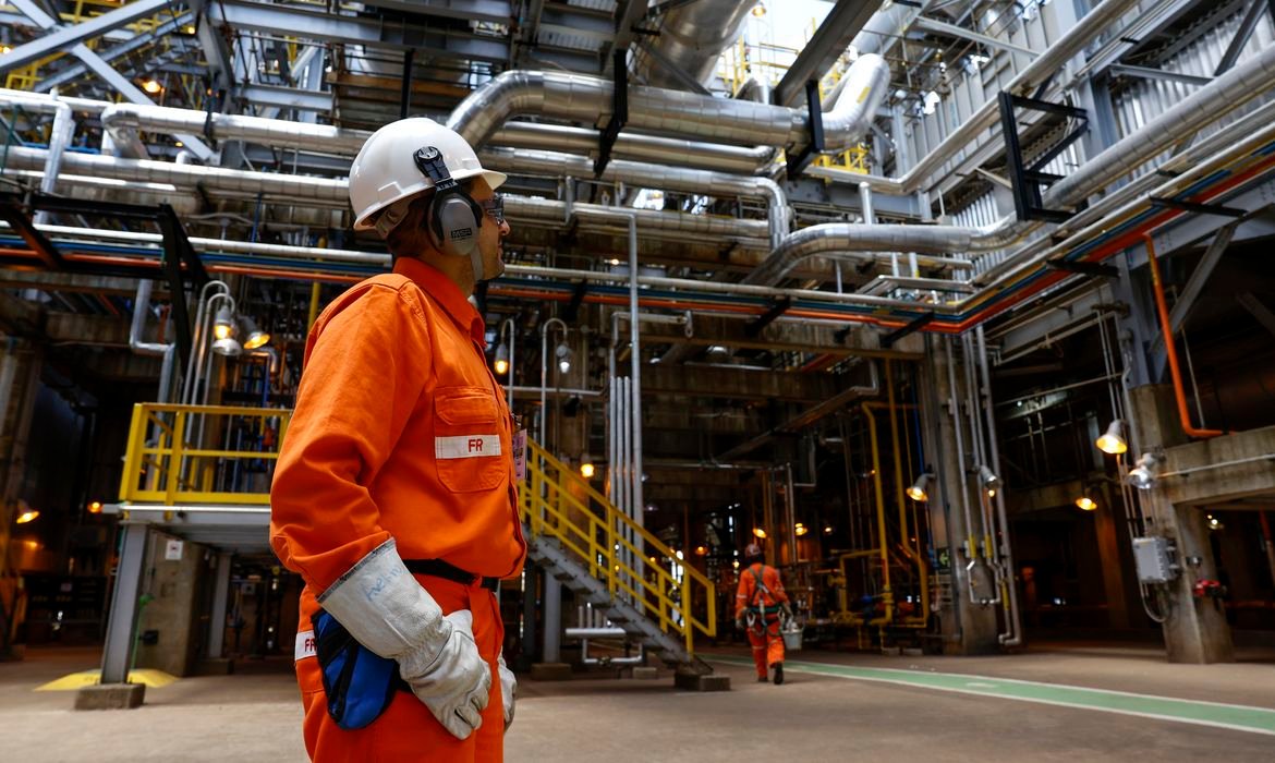 Economia brasileira cresceu 0,1% em abril, estima pr&eacute;via da FGV