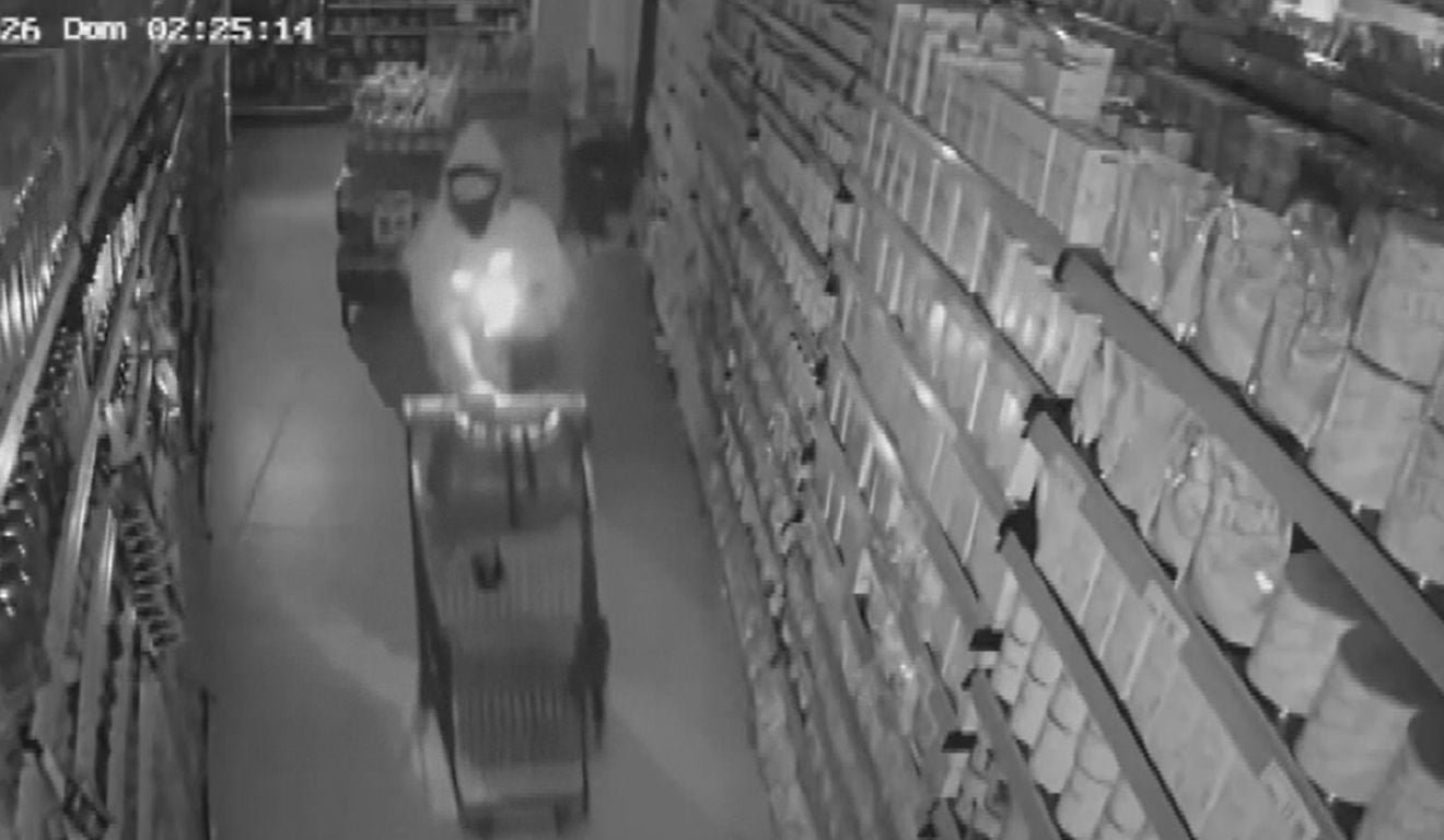 Picanha e u&iacute;sque de R$ 250: v&iacute;deo flagra furto em supermercado de Vila Velha