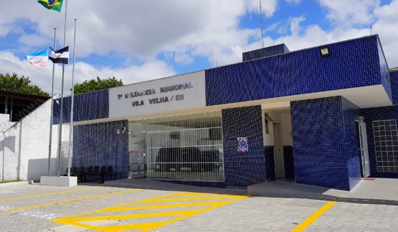M&atilde;e &eacute; presa ap&oacute;s deixar filho de 4 anos sozinho em apartamento de Vila Velha