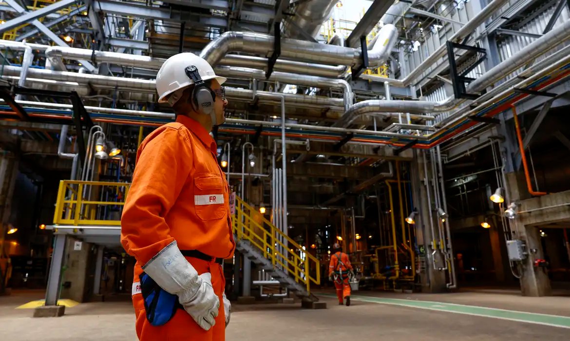 Economia brasileira cresceu 0,1% em abril, estima pr&eacute;via da FGV