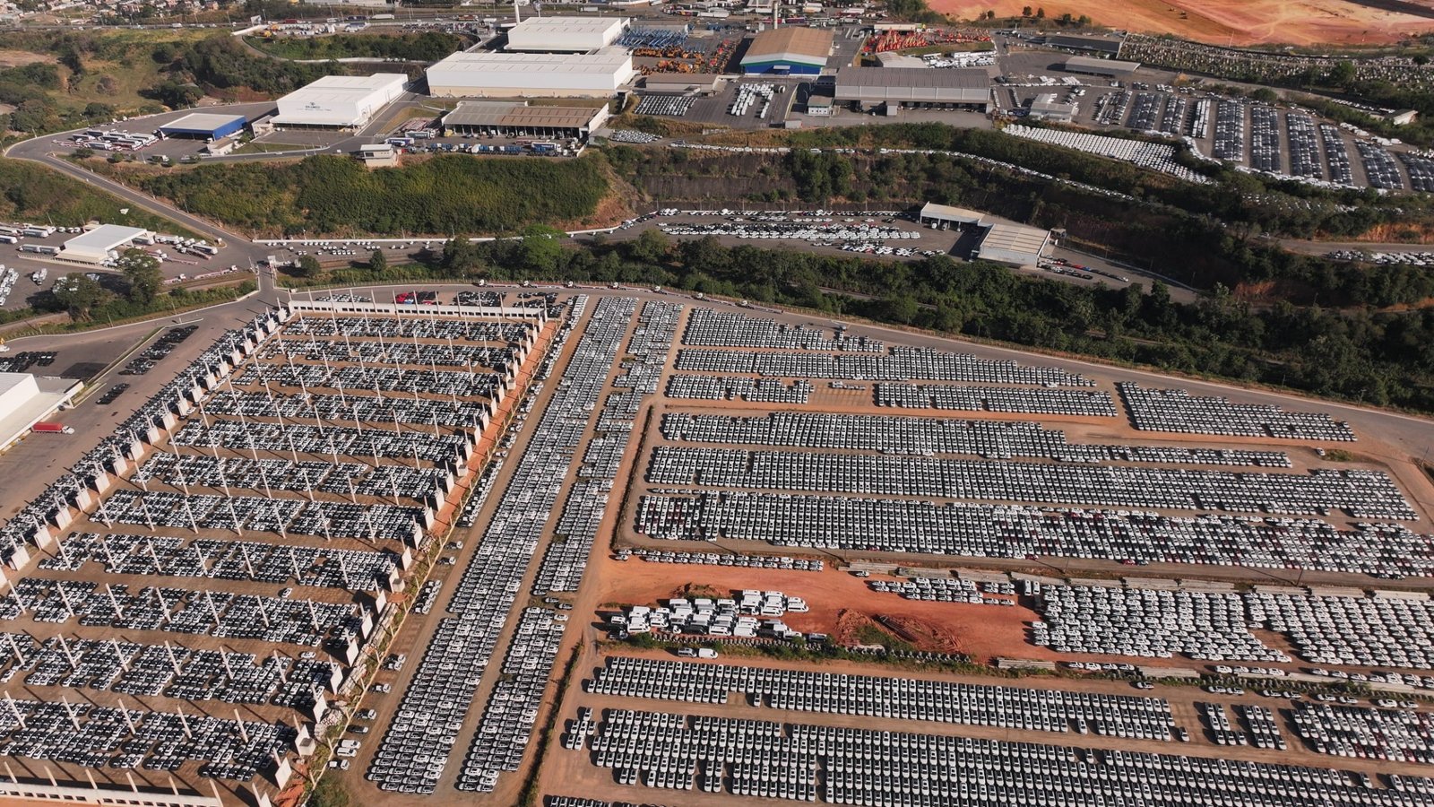 76 mil carros: corrida contra alta de  imposto leva importa&ccedil;&otilde;es pelo ES a recorde hist&oacute;rico