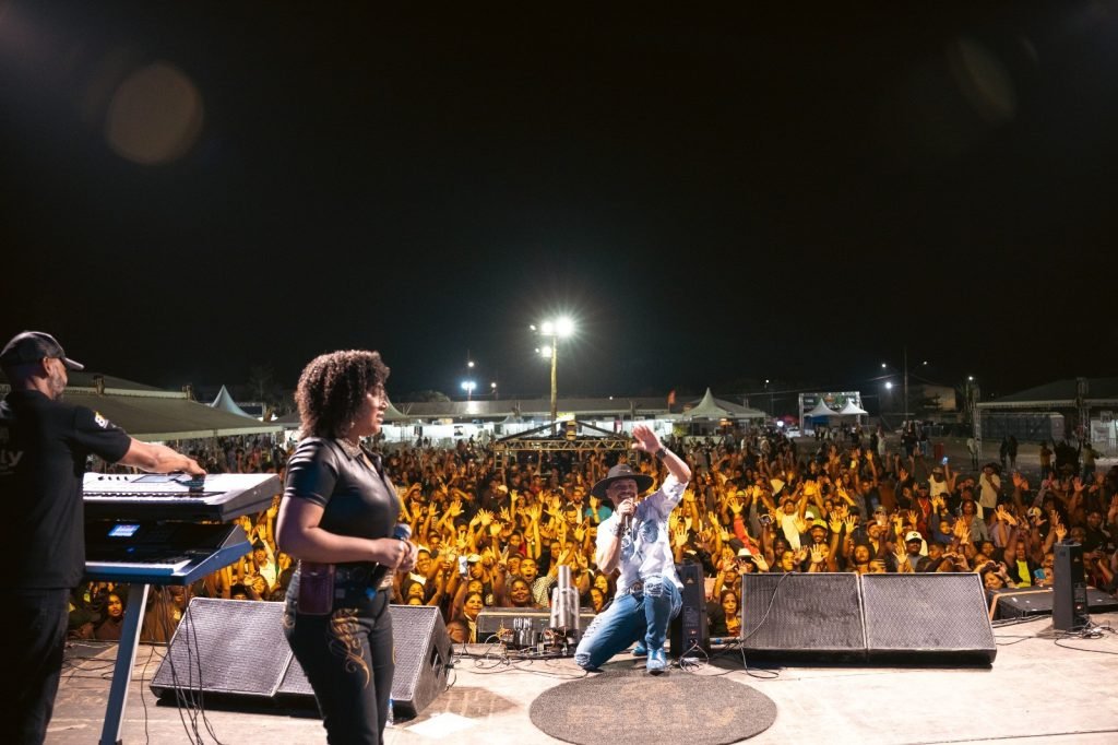 Milhares de pessoas prestigiaram abertura da 2&ordf; Feira do Produtor Rural em Bra&ccedil;o do Rio