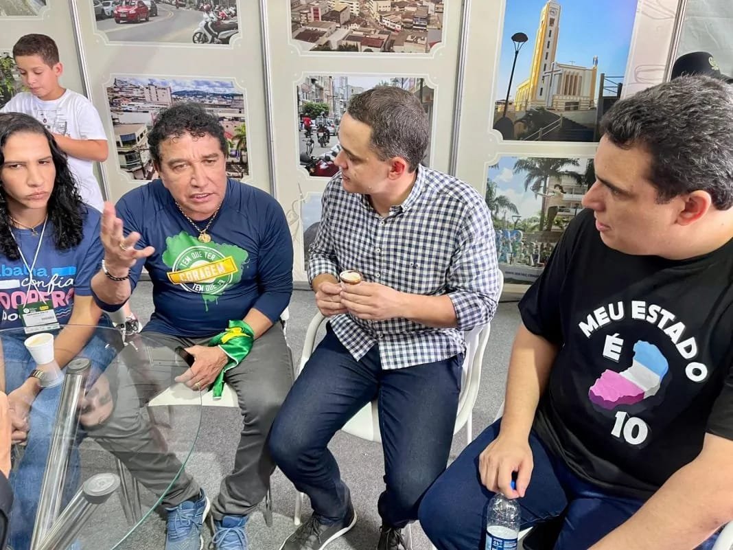 Pazolini &agrave; mesa, PSD cancela evento com Kassab e Fl&aacute;vio Bolsonaro no ES
