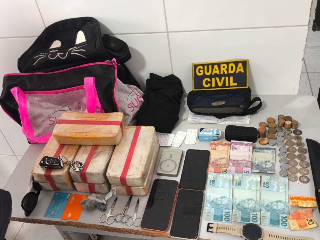 Casal &eacute; flagrado com mais de 7 kg de crack ap&oacute;s sair de Vit&oacute;ria para Linhares