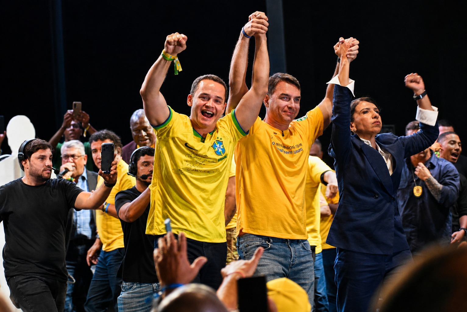 No ES, Fl&aacute;vio Bolsonaro fecha com Pazolini: &ldquo;Tem o nosso apoio como pr&eacute;-candidato a governador&rdquo;