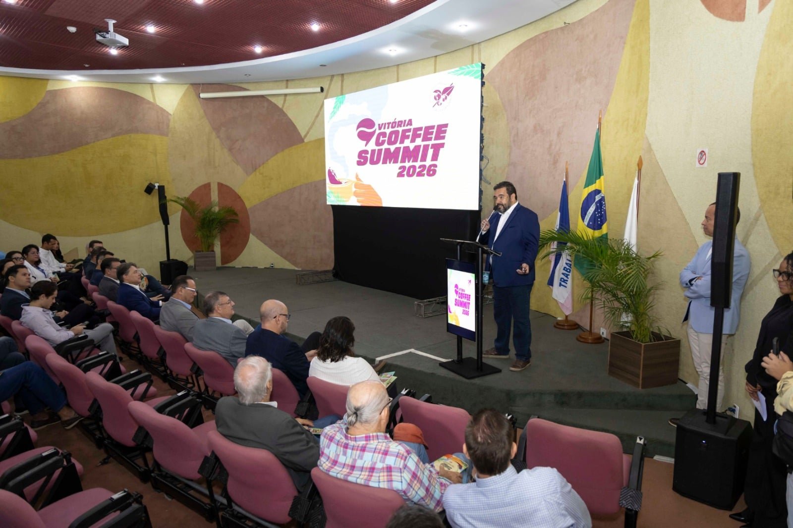 Gigantes do caf&eacute; se encontram no Cais das Artes para discutir rumos do setor