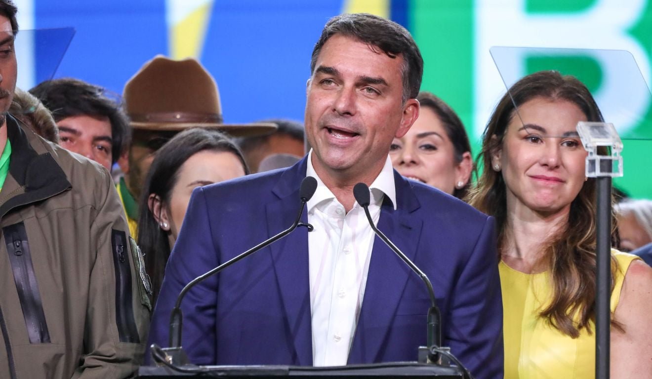 Fl&aacute;vio diz que elei&ccedil;&atilde;o ser&aacute; &ldquo;luta do bem contra o mal&rdquo; e promete honrar Bolsonaro