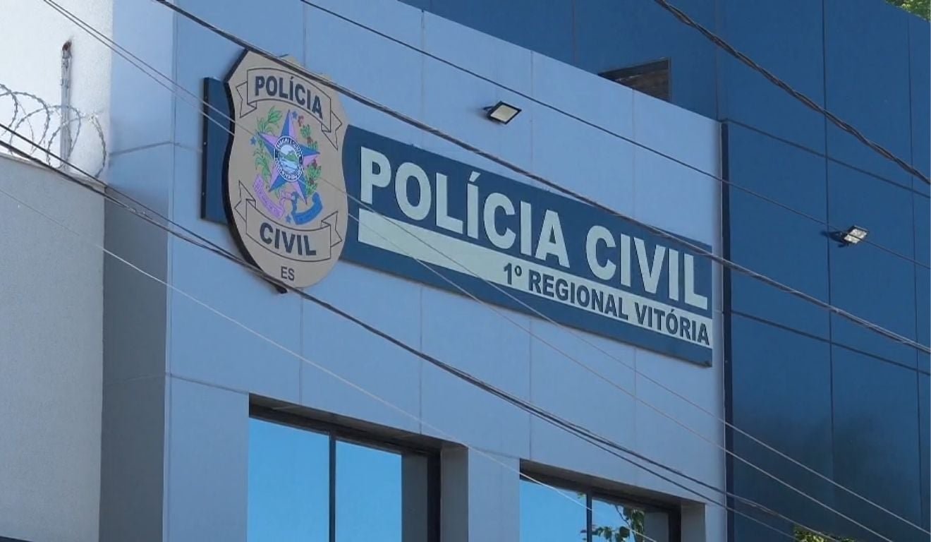 Homem tenta assaltar mulher com faca em ponto de &ocirc;nibus de Vit&oacute;ria e diz que era &ldquo;pegadinha&rdquo;