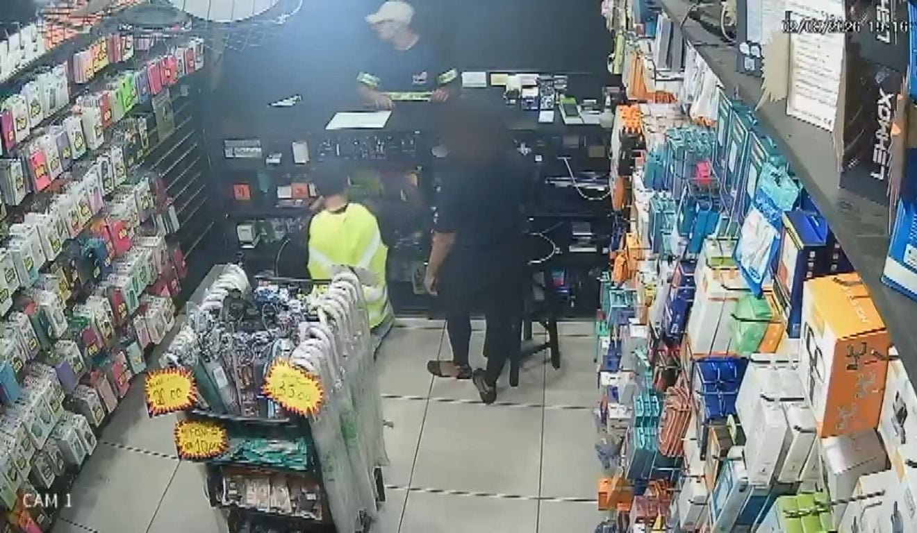 Falsos clientes roubam 12 celulares de quiosque em terminal de Cariacica