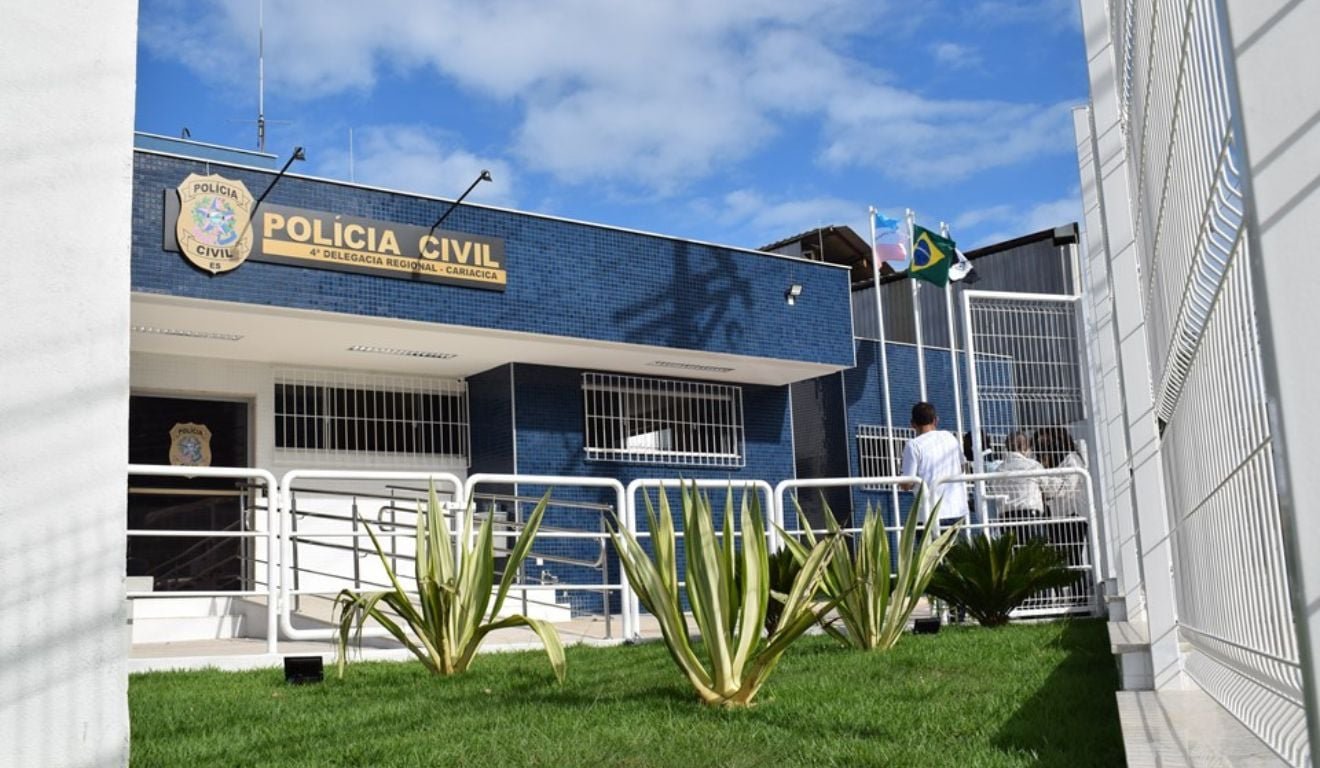 Homem &eacute; preso ap&oacute;s amea&ccedil;ar e agredir a esposa com ripa em Cariacica