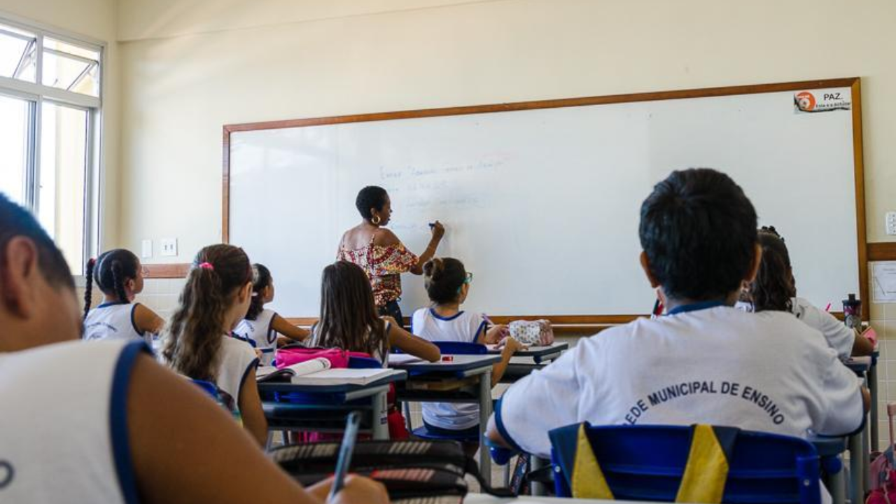 Serra abre sele&ccedil;&atilde;o simplificada para professores com sal&aacute;rio de at&eacute; 4,9 mil