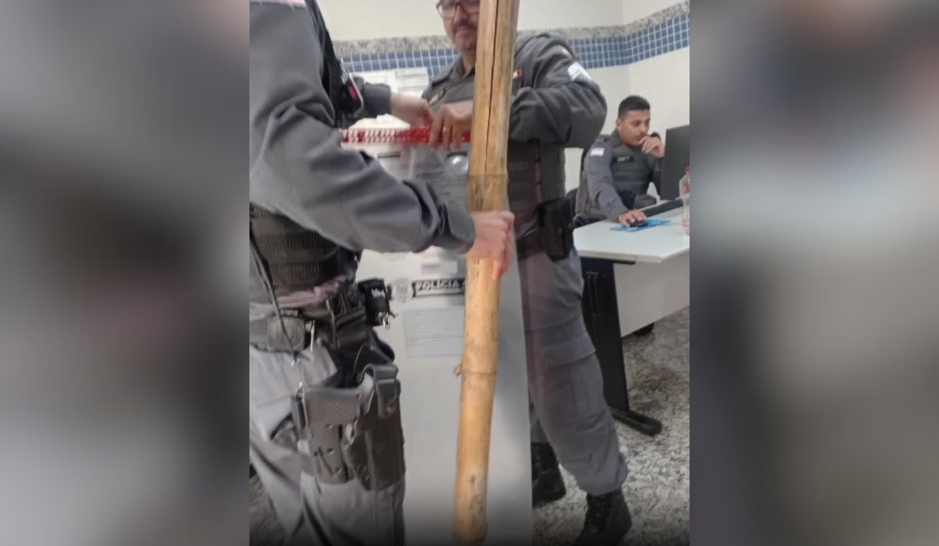 M&atilde;e rebate monitora e conta outra vers&atilde;o de briga que terminou em pauladas em Aracruz
