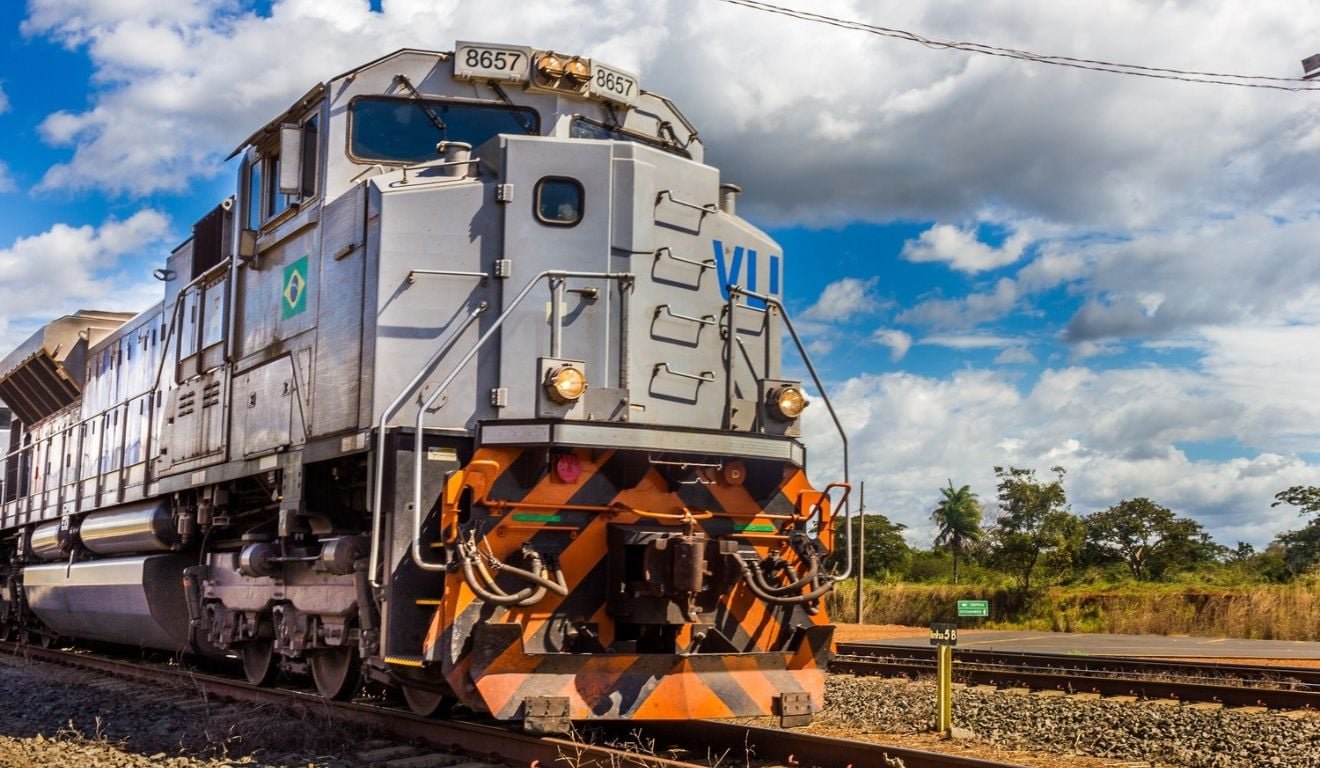 VLI inicia transporte de ferro-gusa para portos do ES
