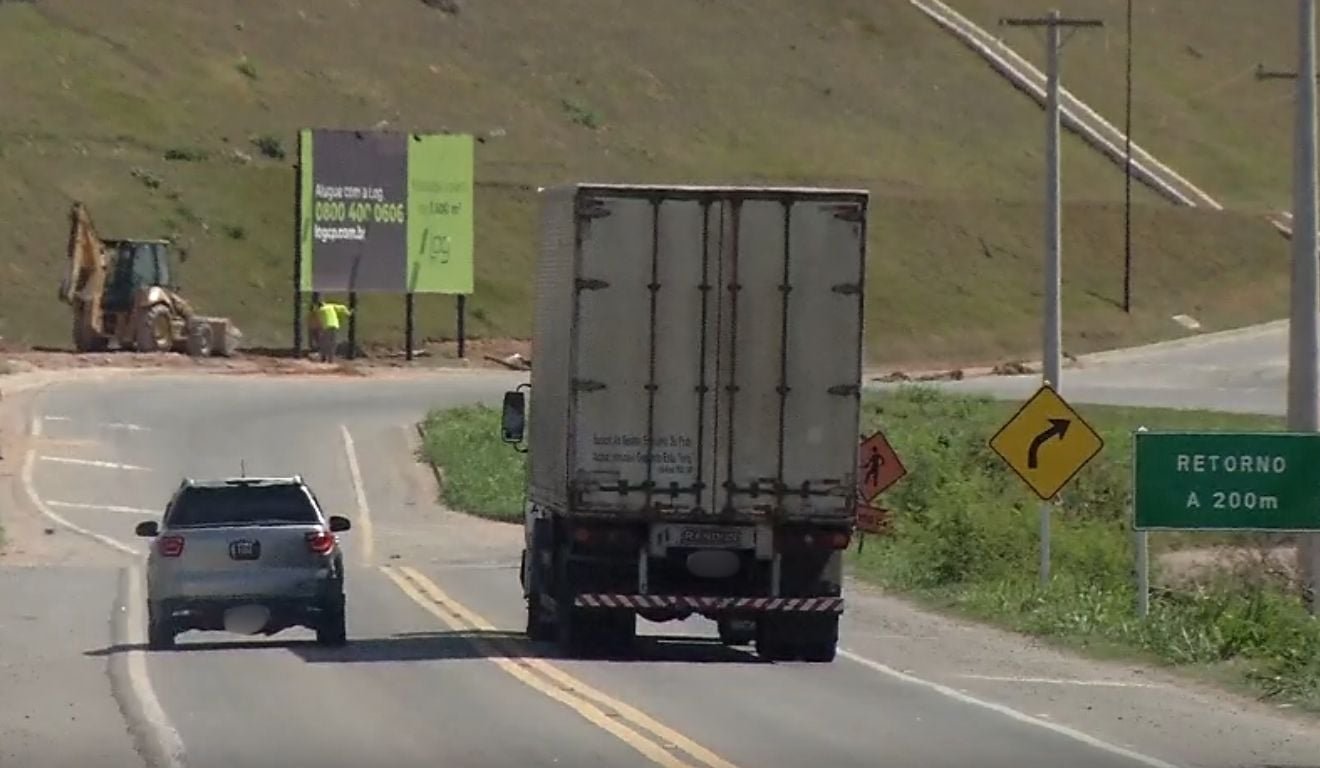 Caminhoneiro fica sem combust&iacute;vel e &eacute; rendido e sequestrado no ES