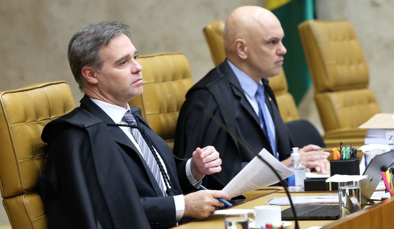 Alexandre de Moraes e Andr&eacute; Mendon&ccedil;a batem boca e quase chegam &agrave;s vias de fato no STF