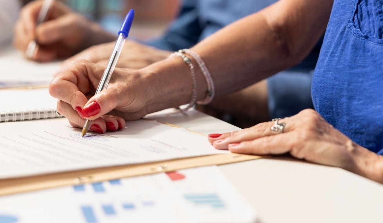 Quer emprego p&uacute;blico? Veja cidades do ES com vagas e sal&aacute;rios de at&eacute; R$ 14,2 mil