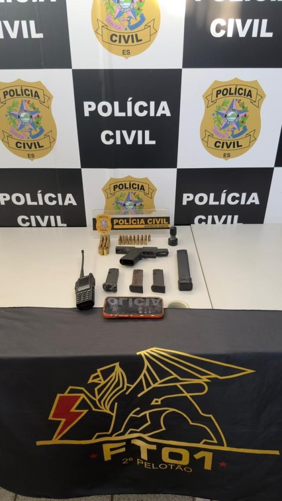 L&iacute;der do tr&aacute;fico no Morro da Garrafa &eacute; preso com pistola e carro de luxo