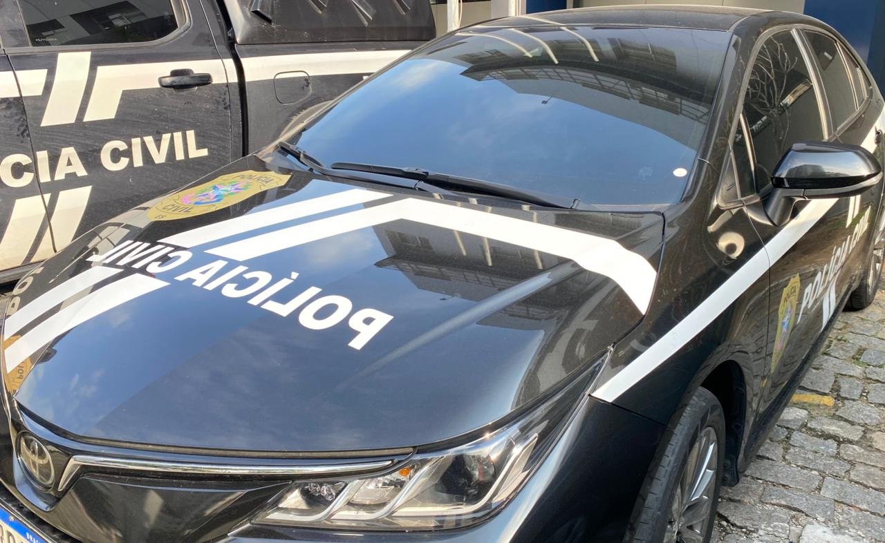 Motorista de aplicativo &eacute; deixado amarrado dentro de carro ap&oacute;s assalto na Serra