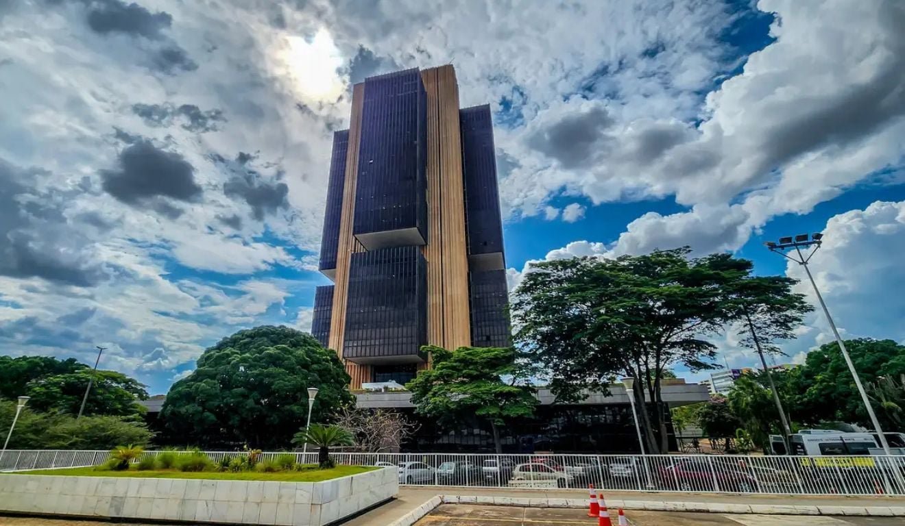 Copom reduz taxa de juros em 0,25 ponto pela 5&ordf; vez e Selic cai a 13,75% ao ano
