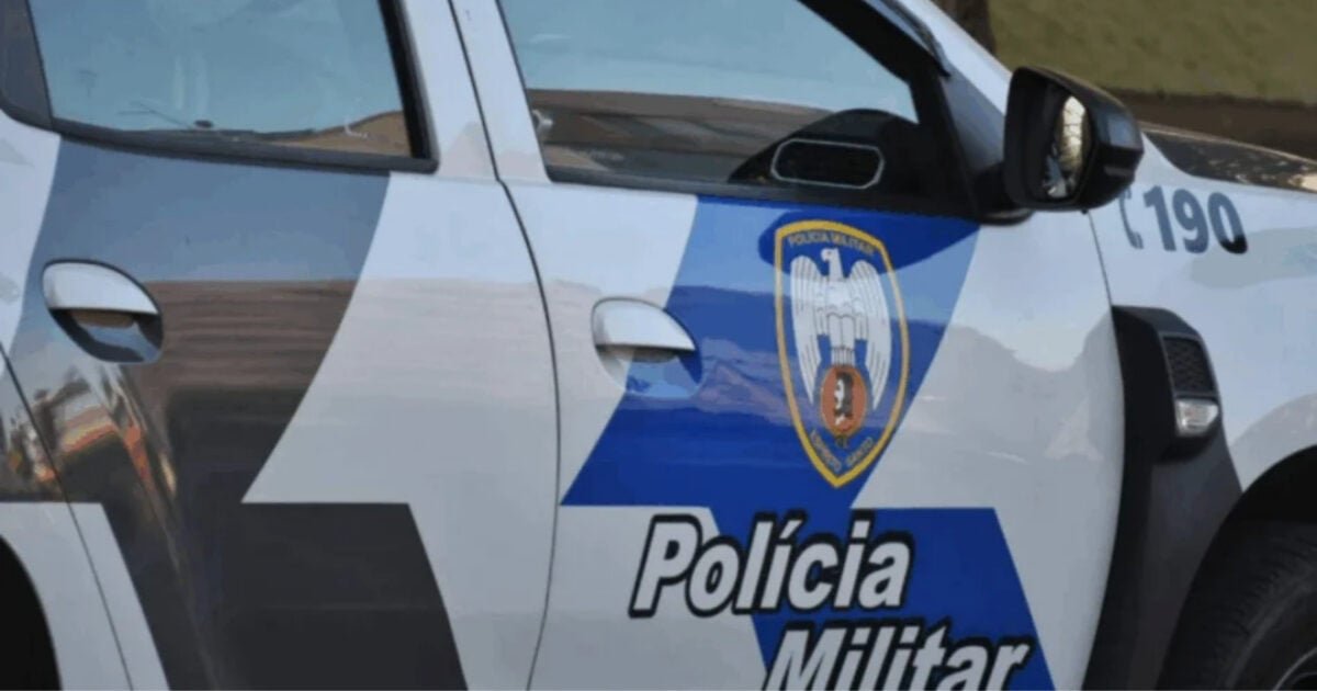 Crian&ccedil;a atira no bra&ccedil;o ap&oacute;s encontrar pistola de PM em cima da cama em Guarapari