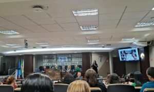 Educa&ccedil;&atilde;o de Aracruz debate prote&ccedil;&atilde;o digital e cultura de paz no ambiente escolar durante semin&aacute;rio do MPES