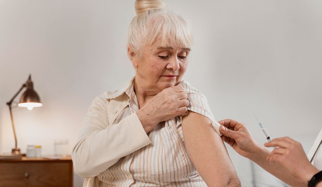 ES recebe vacinas contra pneumonia e meningite para idosos; veja quem pode ser vacinado