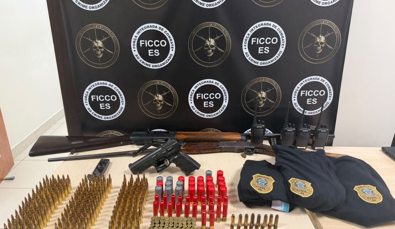 Pistola, espingardas e explosivos s&atilde;o apreendidos em im&oacute;vel na zona rural de Guarapari