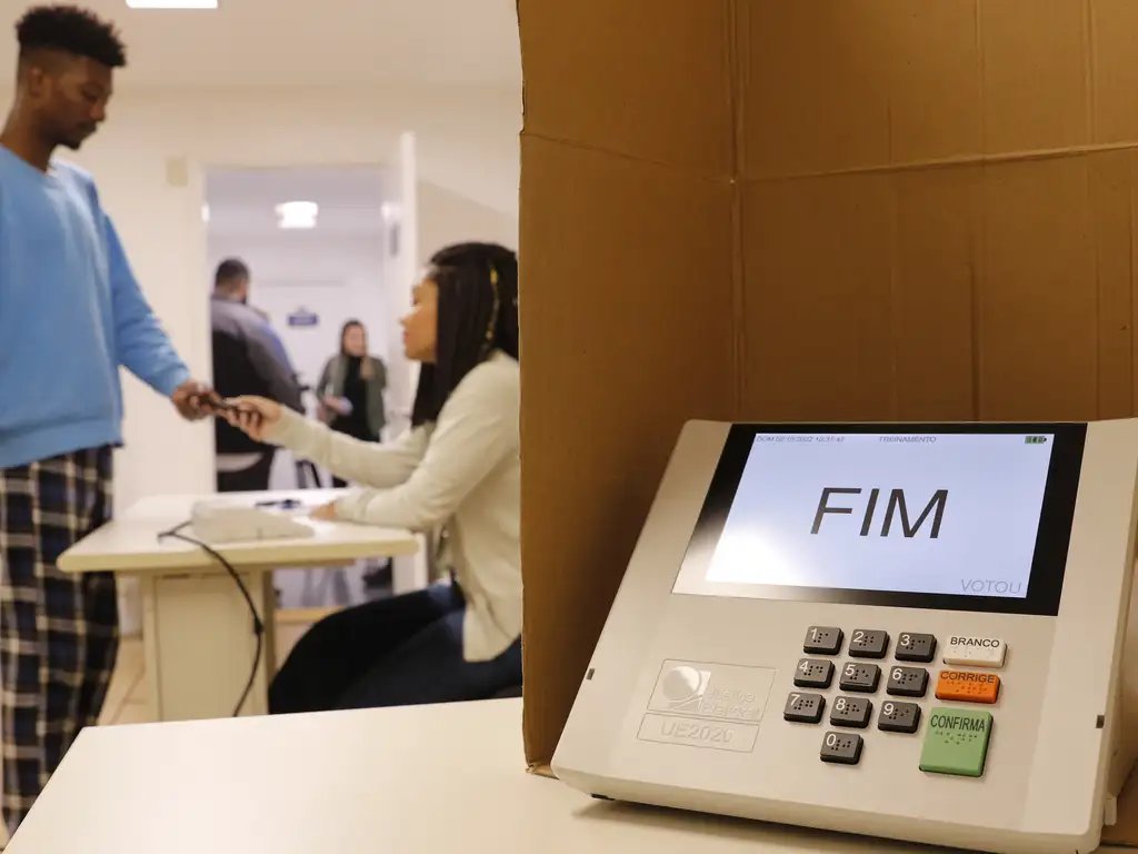 Quase 3 milh&otilde;es de capixabas v&atilde;o &agrave;s urnas em elei&ccedil;&atilde;o marcada por poucas ocorr&ecirc;ncias